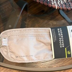 Travelon Undercover Waist Pouch in Light Gray